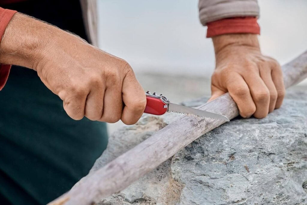 navaja multiusos Victorinox utilizada como sierra